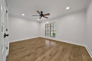 511 S Pecan St, Tomball, TX 77375 - Photo 31