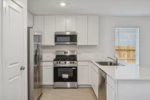 2312 Millard Creek Dr, League City, TX 77573 - Photo 5