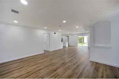 4830 Teton Street, Houston, TX 77033 - Photo 5