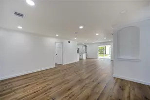 4830 Teton St, Houston, TX 77033 - Photo 5