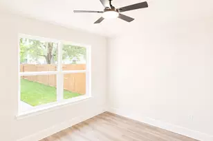 142B College St, Fresno, TX 77545 - Photo 19