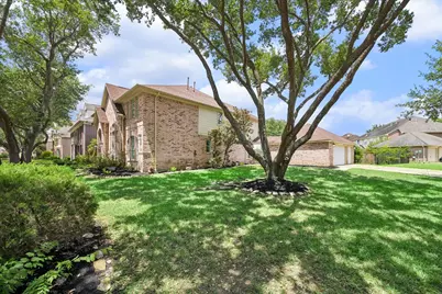 39 Oakmere Place, Sugar Land, TX 77479 - Photo 3
