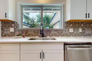 210 Outlook Dr, Houston, TX 77034 - Photo 9