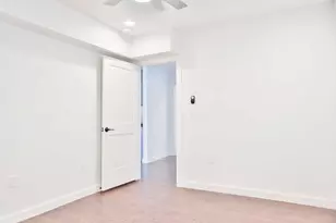 219 Marshall St, Houston, TX 77006 - Photo 3