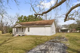 136 Weaver St, Baytown, TX 77520 - Photo 1