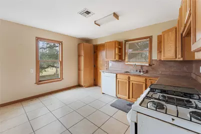 136 Weaver Street, Baytown, TX 77520 - Photo 5