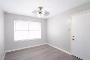 16003 Surrey Woods Dr, Friendswood, TX 77546 - Photo 11