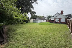 500 Fairbanks St, Houston, TX 77009 - Photo 13