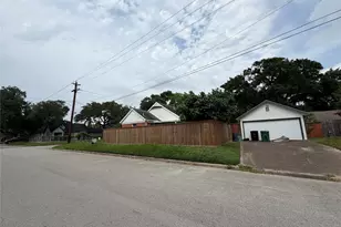 500 Fairbanks St, Houston, TX 77009 - Photo 11