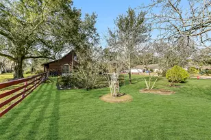 222 Quaker Dr, Friendswood, TX 77546 - Photo 3