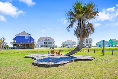 3040 Carioca Court, Crystal Beach, TX 77650 - Photo 3