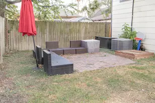 5221 Claremont St, Houston, TX 77023 - Photo 9