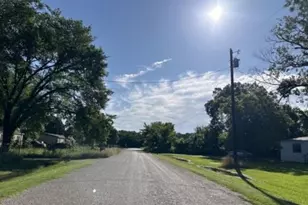 2537 Redwood Cir, Burleson, TX 76028 - Photo 5