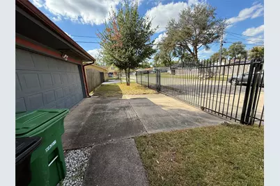 1857 Huge Oaks Street, Houston, TX 77055 - Photo 3