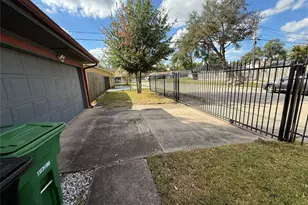 1857 Huge Oaks St, Houston, TX 77055 - Photo 3