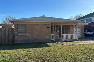 4511 Ave R 1/2, Galveston, TX 77551 - Photo 3