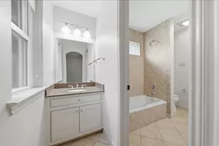 11211 Greenwillow St, Houston, TX 77035 - Photo 29