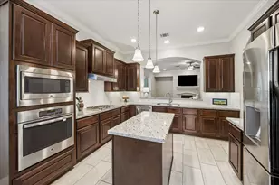 2809 Shadow Woods Ct, Houston, TX 77043 - Photo 11