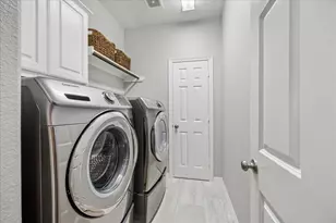2809 Shadow Woods Ct, Houston, TX 77043 - Photo 25