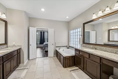 2809 Shadow Woods Court, Houston, TX 77043 - Photo 15