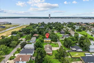 310 Lakeside Dr, Kemah, TX 77565 - Photo 7