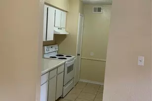 10110 Westview Dr, Houston, TX 77043 - Photo 9