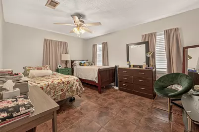 5943 Southlark Street, Houston, TX 77033 - Photo 15