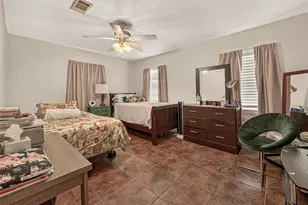 5943 Southlark St, Houston, TX 77033 - Photo 15