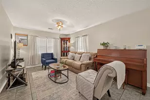 5943 Southlark St, Houston, TX 77033 - Photo 3