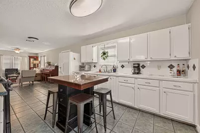 5943 Southlark Street, Houston, TX 77033 - Photo 11