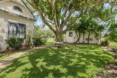 1034 South Tesch St, Bellville, TX 77418 - Photo 5