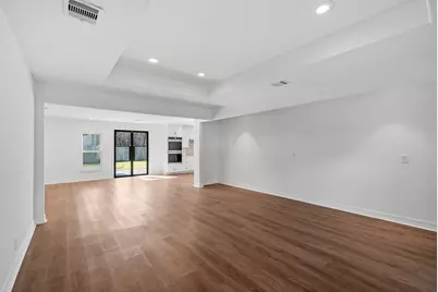 10151 Brinwood Drive, Houston, TX 77043 - Photo 9