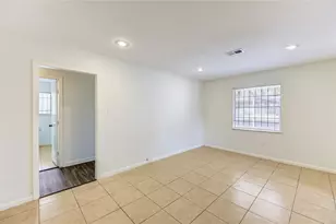 9811 Shadydale Ln, Houston, TX 77016 - Photo 11