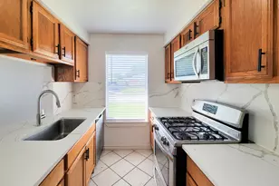 10102 Park Ln, La Porte, TX 77571 - Photo 5