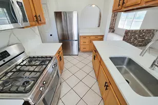 10102 Park Ln, La Porte, TX 77571 - Photo 9