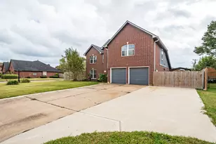 3401 Wood Fox Dr, Alvin, TX 77511 - Photo 1