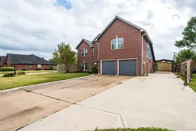 3401 Wood Fox Drive, Alvin, TX 77511 - Photo 3