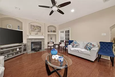 10626 Hillsdale Bridge Lane, Sugar Land, TX 77498 - Photo 9