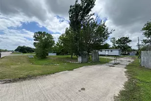 6226 County Rd 48, Rosharon, TX 77583 - Photo 13