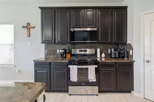 5218 Misty Ln, Bacliff, TX 77518 - Photo 9