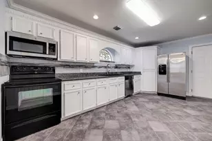 411 Lindale St, Houston, TX 77022 - Photo 7
