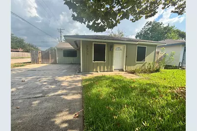 2432 38th Avenue N, Texas City, TX 77590 - Photo 1