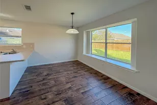 64 Tangerine Ct, Lake Jackson, TX 77566 - Photo 11