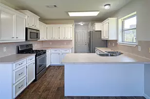 64 Tangerine Ct, Lake Jackson, TX 77566 - Photo 9