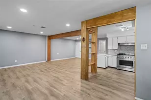 302 County Park Dr, League City, TX 77573 - Photo 7