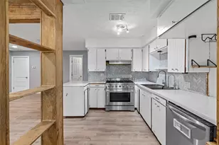 302 County Park Dr, League City, TX 77573 - Photo 9