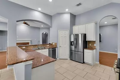 7 Caelin Court, The Woodlands, TX 77382 - Photo 13