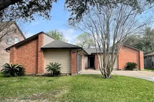 2126 Collingsfield Dr, Sugar Land, TX 77478 - Photo 3