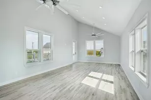 2115 Seahorse Ln, Port Bolivar, TX 77650 - Photo 9