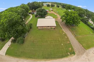 110 N Ave D, Wortham, TX 76693 - Photo 33
